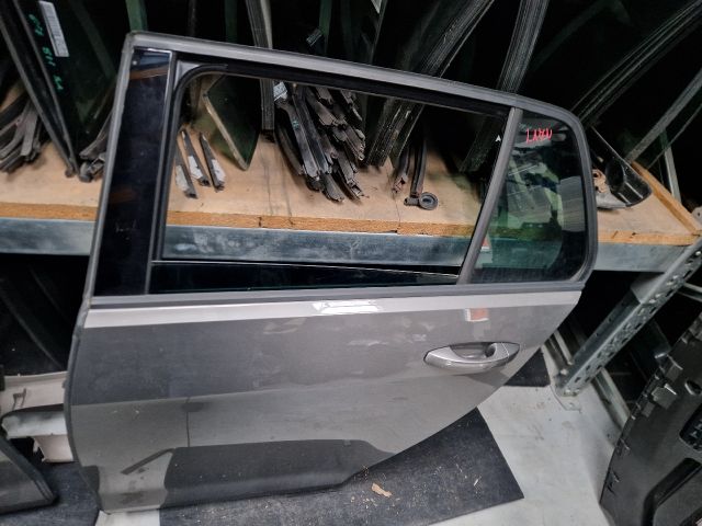 bontott VW GOLF VII Bal hátsó Ajtó (Részeivel)