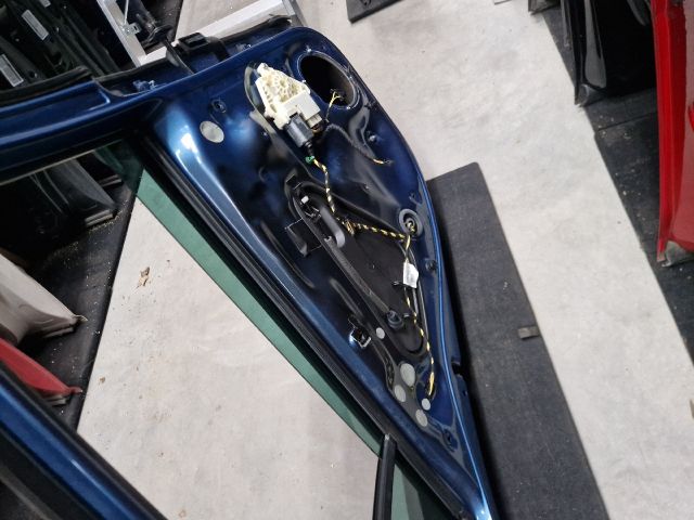 bontott VW GOLF VII Bal hátsó Ajtó (Részeivel)