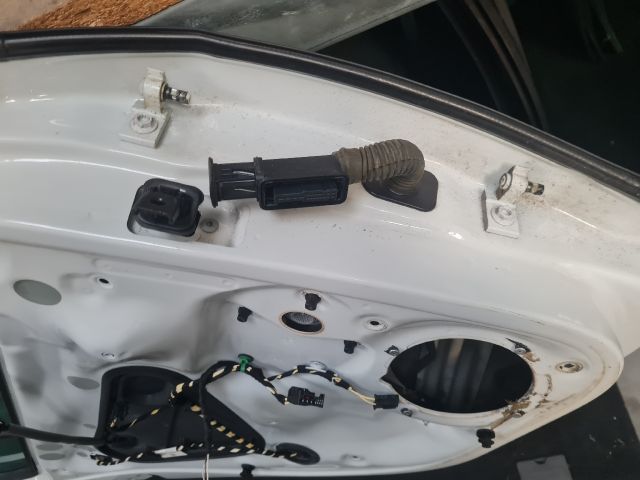 bontott VW GOLF VII Bal hátsó Ajtó (Részeivel)