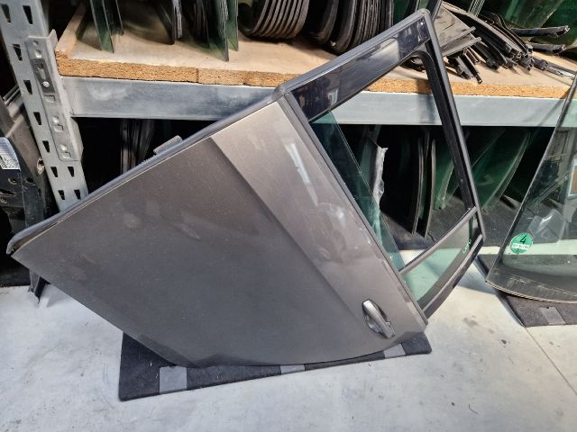 bontott VW GOLF VII Bal hátsó Ajtó (Részeivel)