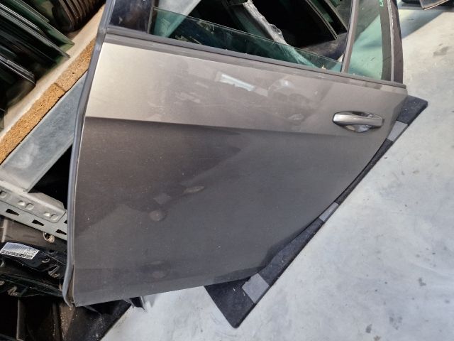 bontott VW GOLF VII Bal hátsó Ajtó (Részeivel)