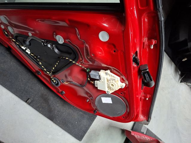 bontott VW GOLF VII Bal hátsó Ajtó (Részeivel)