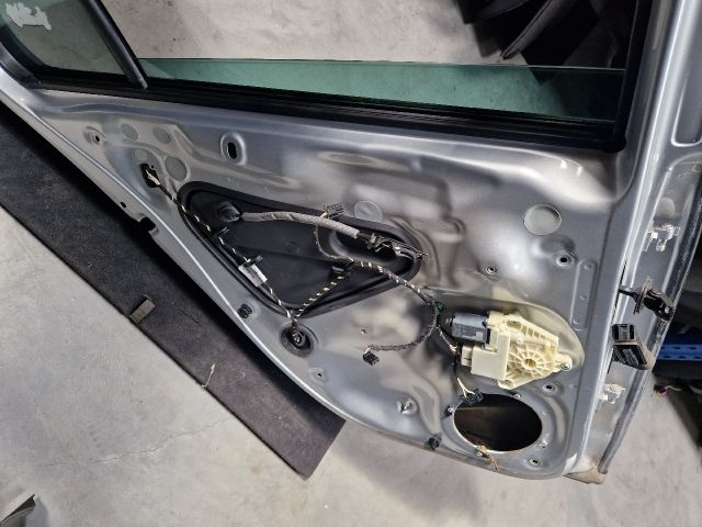 bontott VW GOLF VII Bal hátsó Ajtó (Részeivel)