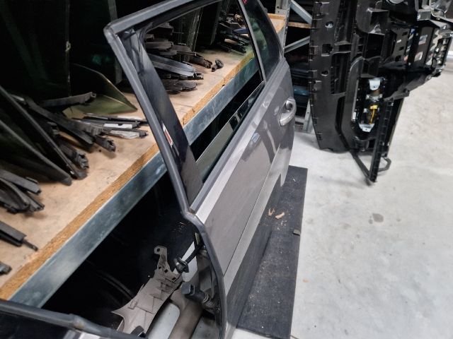 bontott VW GOLF VII Bal hátsó Ajtó (Részeivel)