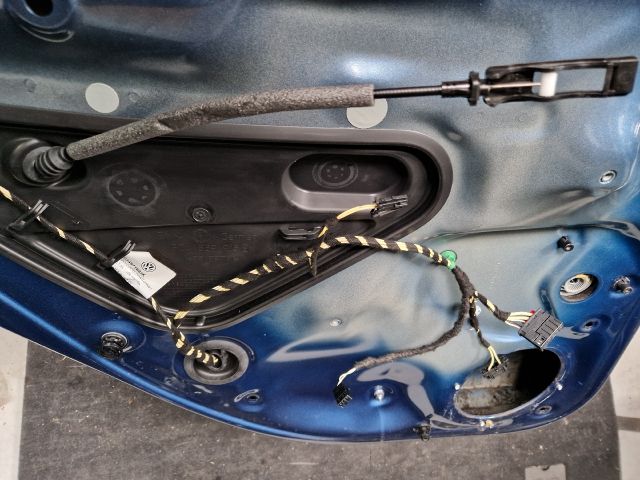 bontott VW GOLF VII Bal hátsó Ajtó (Részeivel)