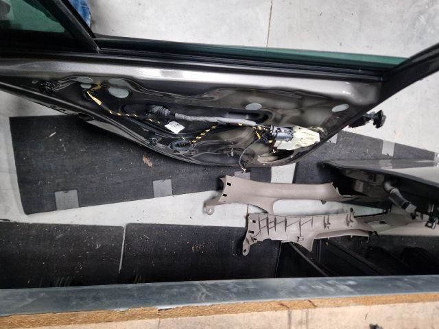 bontott VW GOLF VII Bal hátsó Ajtó (Részeivel)