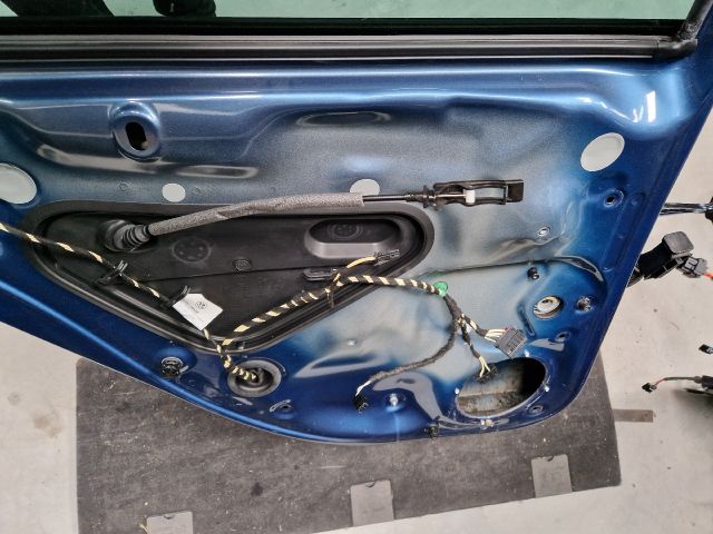 bontott VW GOLF VII Bal hátsó Ajtó (Részeivel)