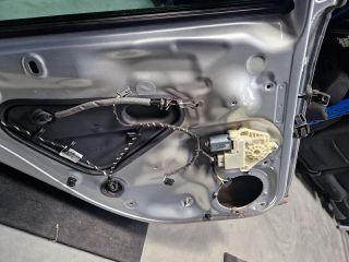 bontott VW GOLF VII Bal hátsó Ajtó (Részeivel)