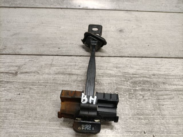 bontott VW GOLF VII Bal hátsó Ajtóhatároló