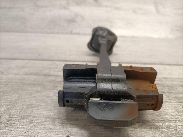 bontott VW GOLF VII Bal hátsó Ajtóhatároló