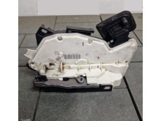 bontott VW GOLF VII Bal hátsó Ajtózár