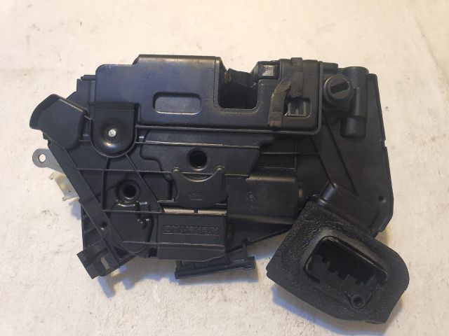 bontott VW GOLF VII Bal hátsó Ajtózár