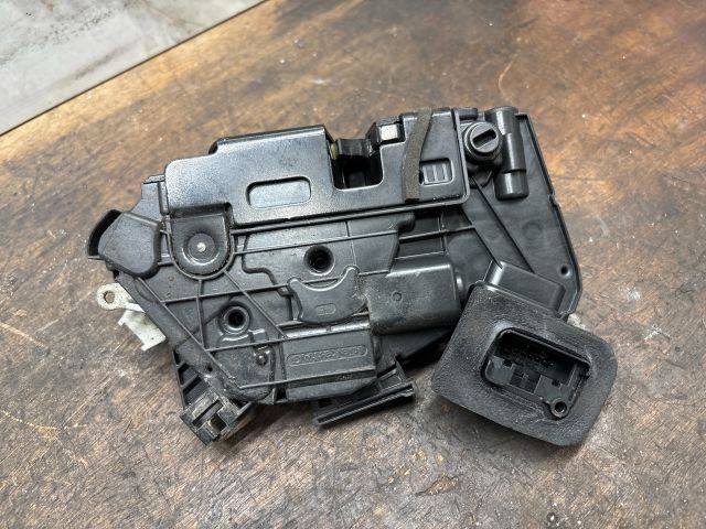 bontott VW GOLF VII Bal hátsó Ajtózár