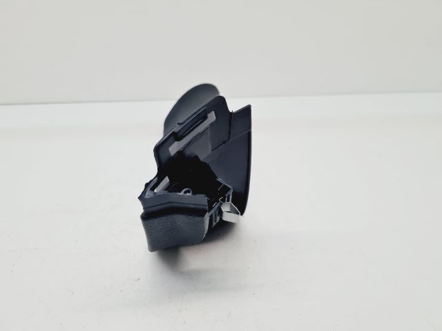 bontott VW GOLF VII Bal hátsó Csomagtér Burkolat (Műanyag)