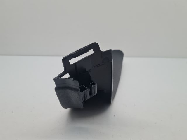 bontott VW GOLF VII Bal hátsó Csomagtér Burkolat (Műanyag)