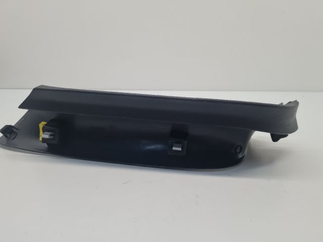 bontott VW GOLF VII Bal hátsó Csomagtér Burkolat (Műanyag)