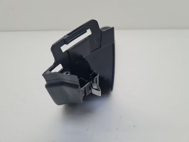 bontott VW GOLF VII Bal hátsó Csomagtér Burkolat (Műanyag)