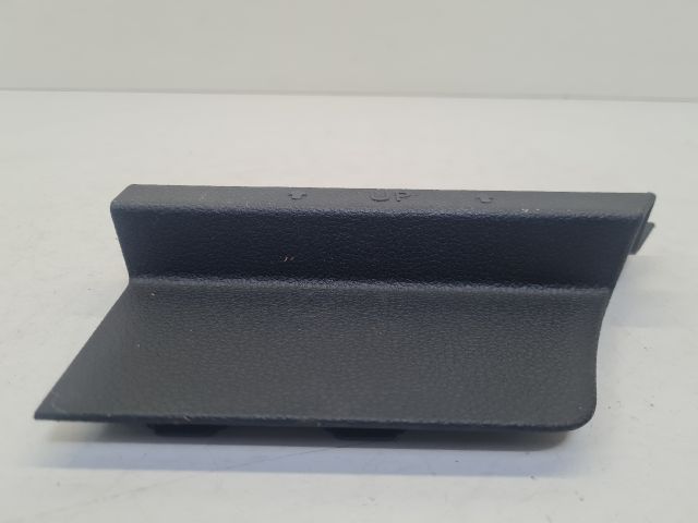 bontott VW GOLF VII Bal hátsó Csomagtér Burkolat (Műanyag)