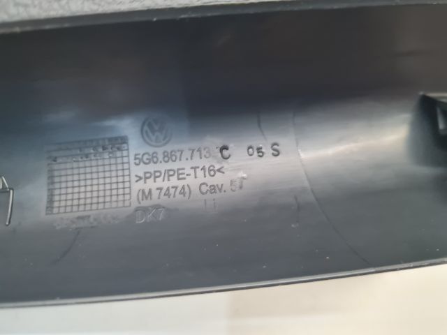 bontott VW GOLF VII Bal hátsó Csomagtér Burkolat (Műanyag)