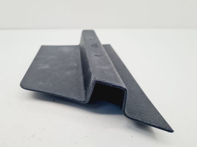 bontott VW GOLF VII Bal hátsó Csomagtér Burkolat (Műanyag)