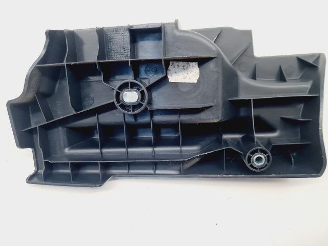 bontott VW GOLF VII Bal hátsó Csomagtér Burkolat (Műanyag)