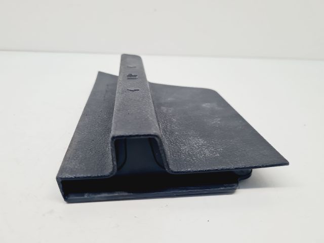 bontott VW GOLF VII Bal hátsó Csomagtér Burkolat (Műanyag)