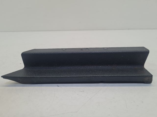 bontott VW GOLF VII Bal hátsó Csomagtér Burkolat (Műanyag)