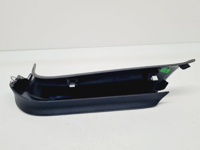 bontott VW GOLF VII Bal hátsó Csomagtér Burkolat (Műanyag)