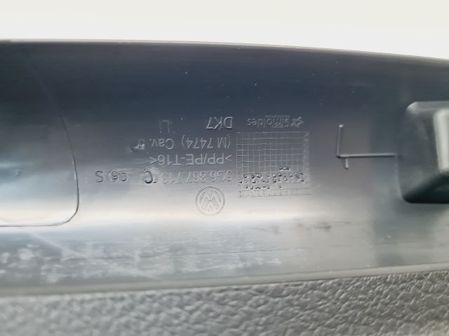 bontott VW GOLF VII Bal hátsó Csomagtér Burkolat (Műanyag)