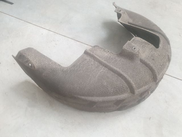 bontott VW GOLF VII Bal hátsó Dobbetét (Kerékjárati, Műanyag)