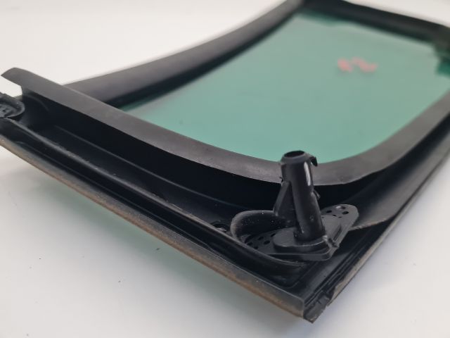 bontott VW GOLF VII Bal hátsó Fixüveg (Ajtóban)