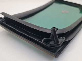 bontott VW GOLF VII Bal hátsó Fixüveg (Ajtóban)