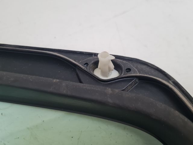 bontott VW GOLF VII Bal hátsó Fixüveg (Ajtóban)