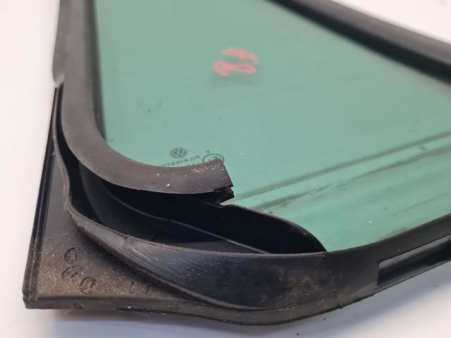 bontott VW GOLF VII Bal hátsó Fixüveg (Ajtóban)