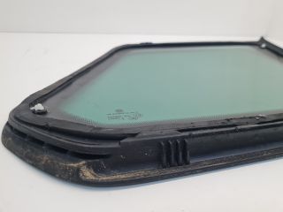 bontott VW GOLF VII Bal hátsó Fixüveg (Ajtóban)