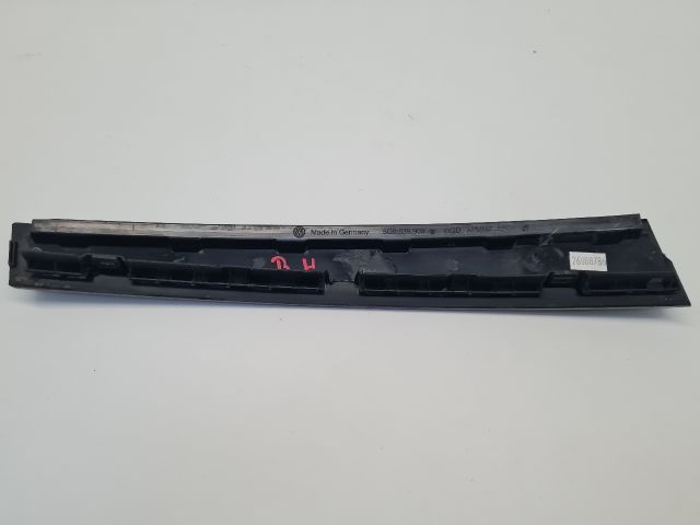 bontott VW GOLF VII Bal hátsó Hátsó Ajtókeret Burkolat