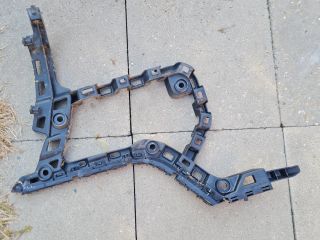 bontott VW GOLF VII Bal hátsó Lökhárító Tartó (Műanyag)