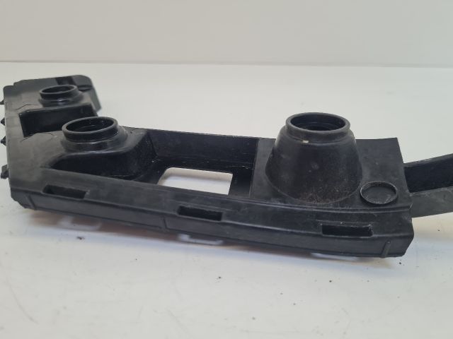 bontott VW GOLF VII Bal hátsó Lökhárító Tartó (Műanyag)