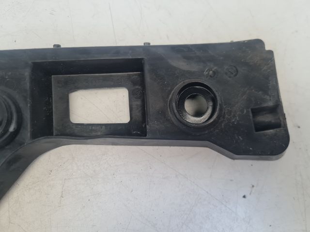 bontott VW GOLF VII Bal hátsó Lökhárító Tartó (Műanyag)