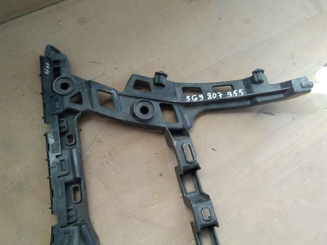 bontott VW GOLF VII Bal hátsó Lökhárító Tartó (Műanyag)