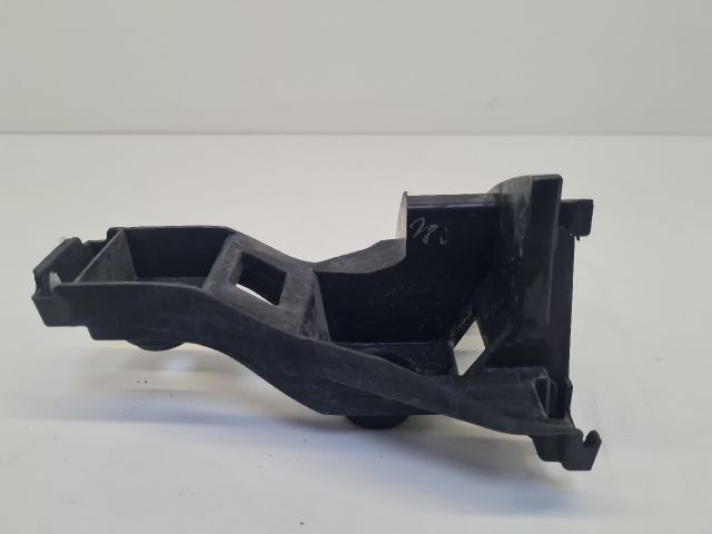 bontott VW GOLF VII Bal hátsó Lökhárító Tartó (Műanyag)