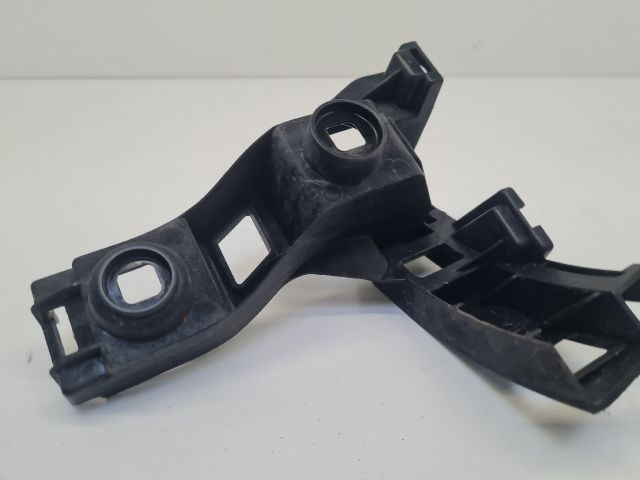 bontott VW GOLF VII Bal hátsó Lökhárító Tartó (Műanyag)