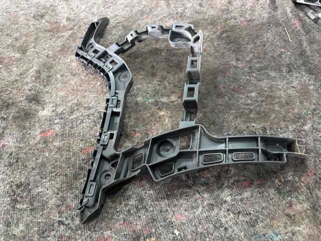 bontott VW GOLF VII Bal hátsó Oldal Lökhárító Tartó (Műanyag)