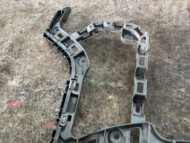 bontott VW GOLF VII Bal hátsó Oldal Lökhárító Tartó (Műanyag)