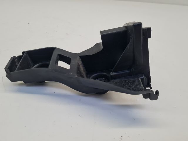 bontott VW GOLF VII Bal hátsó Oldal Lökhárító Tartó (Műanyag)