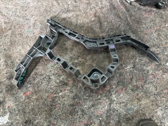 bontott VW GOLF VII Bal hátsó Oldal Lökhárító Tartó (Műanyag)