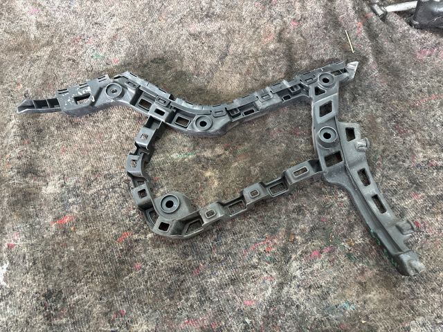 bontott VW GOLF VII Bal hátsó Oldal Lökhárító Tartó (Műanyag)