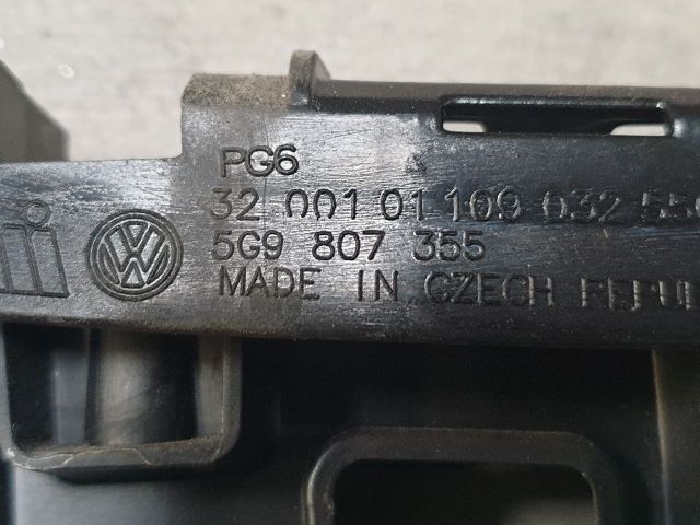 bontott VW GOLF VII Bal hátsó Oldal Lökhárító Tartó (Műanyag)