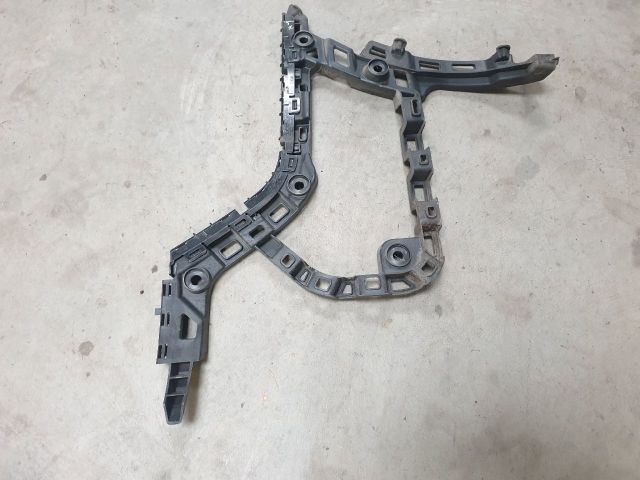 bontott VW GOLF VII Bal hátsó Oldal Lökhárító Tartó (Műanyag)