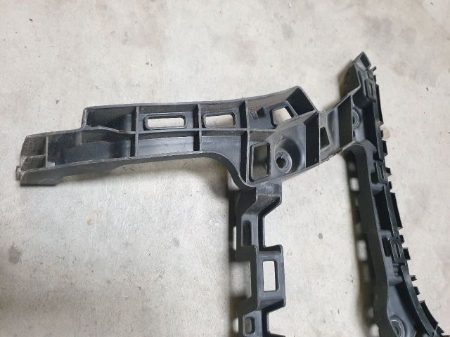 bontott VW GOLF VII Bal hátsó Oldal Lökhárító Tartó (Műanyag)